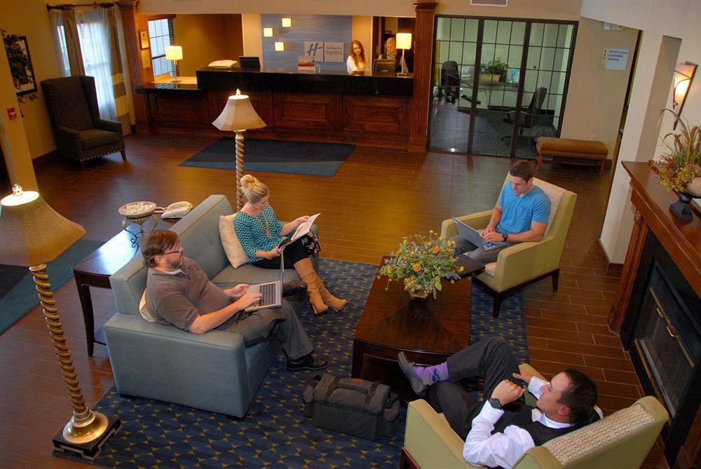 La Quinta By Wyndham Jonesboro Hotel Bagian luar foto