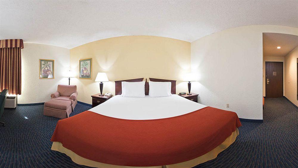 La Quinta By Wyndham Jonesboro Hotel Bagian luar foto
