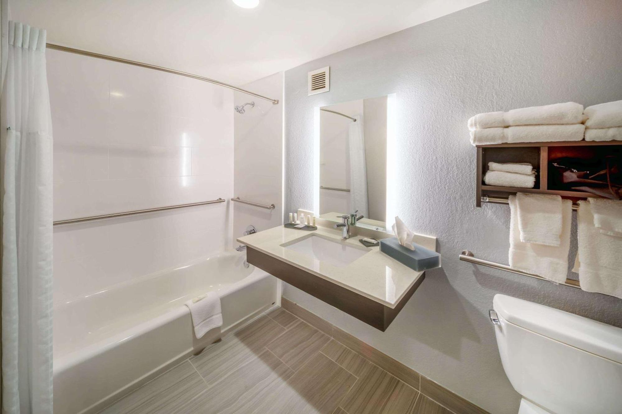 La Quinta By Wyndham Jonesboro Hotel Bagian luar foto